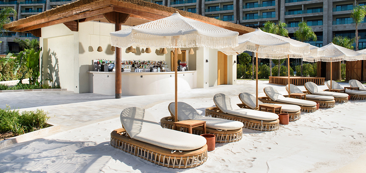 REGNUM THE CROWN SALTY Bay Pool Bar Slider