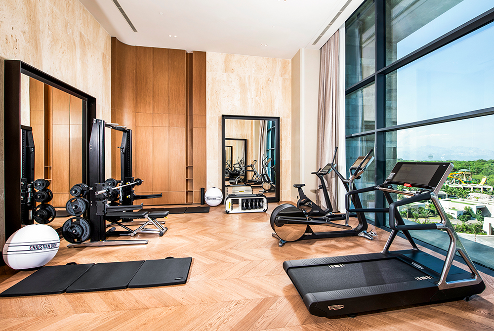 Regnum The Crown Crown Signature Suite Fitness Room 01