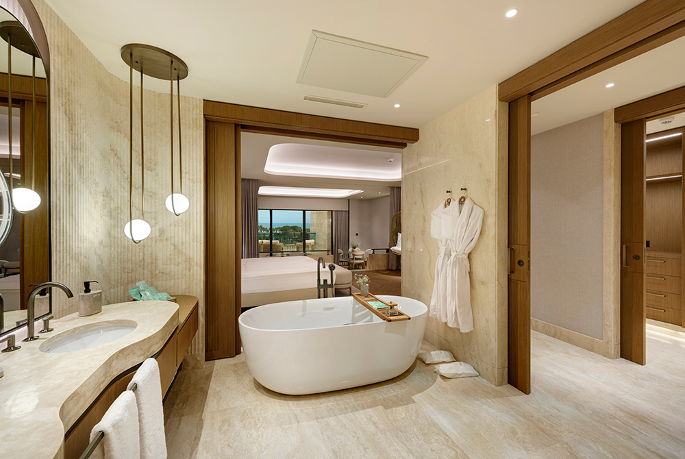 Regnum The Crown Seascape Suite (5)