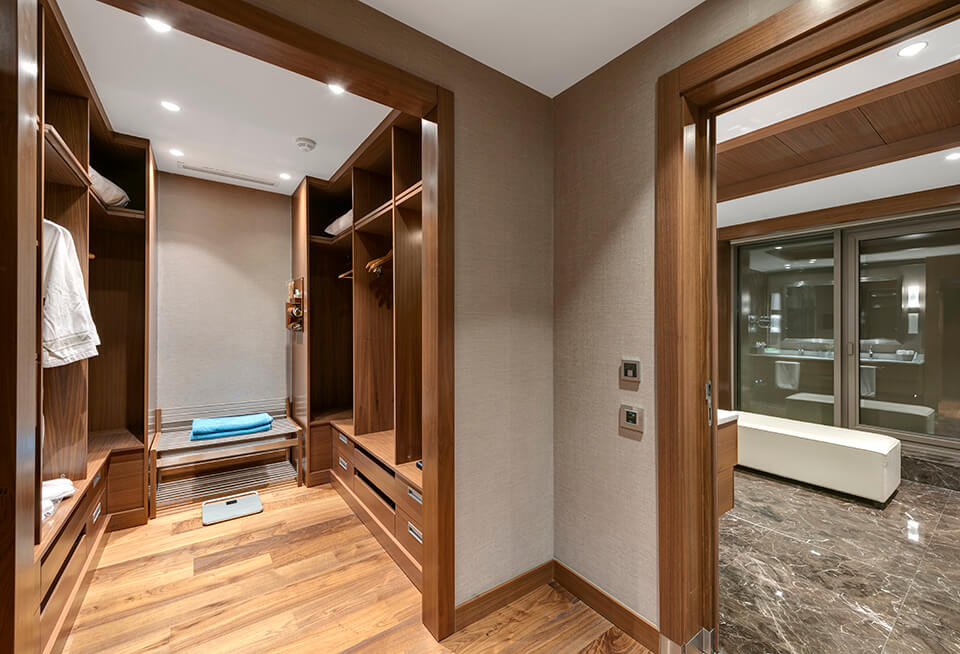 Regnumcarya Crown Villa Bathroom 1