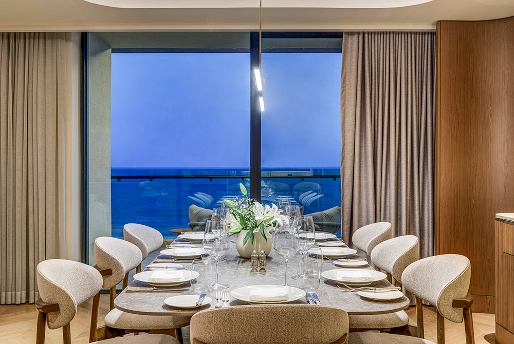 Regnum The Crown Crown Horizon Suite Living Room 07 Slider